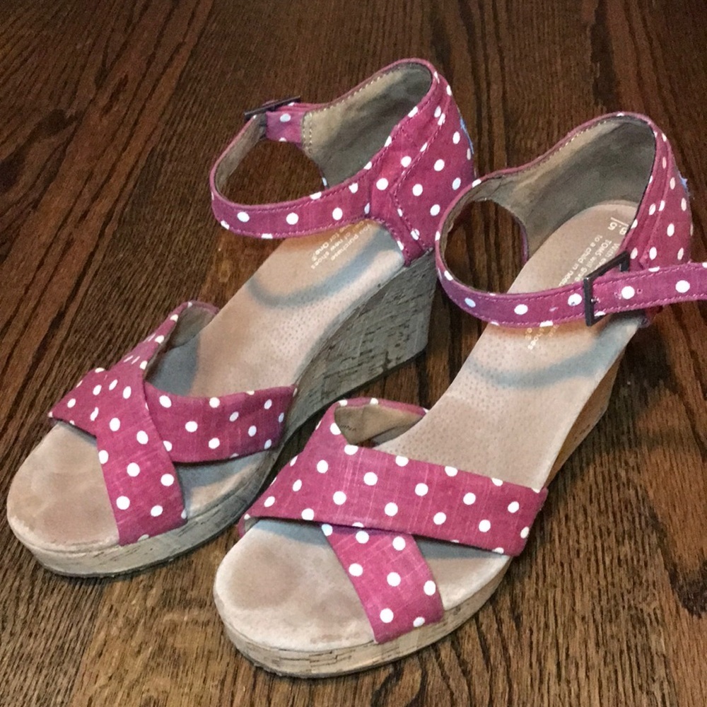 Toms polka dot wedges